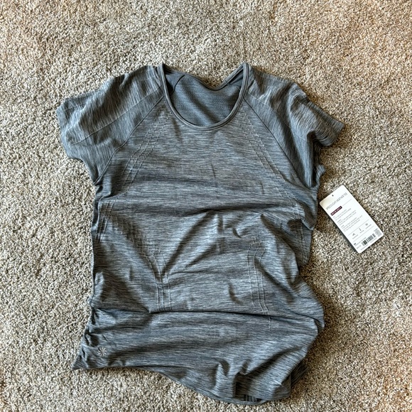 This listing is for a brand new Athleta Speedlight Heather Tee, size Medium! - Picture 1 of 1